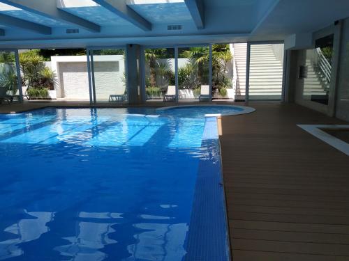 A piscina localizada em Hotel Covilhã Dona Maria Affiliated by Meliá ou nos arredores