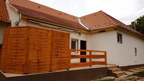 Lovas Vendégház 7695 Óbánya, 79 Fő utca kép - 3
