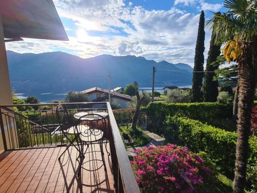 a balcony of a house with a view of the mountains at Appartamenti Casa La Rosa in Bellagio
