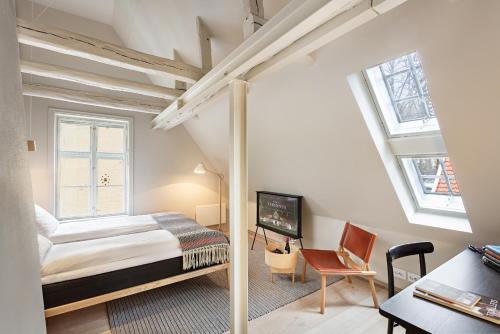 a bedroom with a bed and a desk in a room at Grand Hotel Terminus in Bergen
