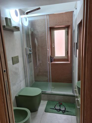 A bathroom at Nuovissimo appartamento Foce Mare
