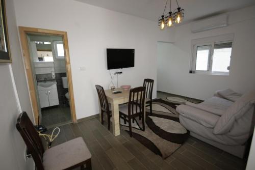 Galería fotográfica de Apartmani Srdanovic en Tivat