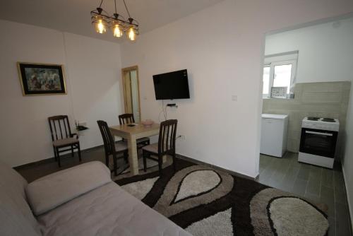 Galería fotográfica de Apartmani Srdanovic en Tivat