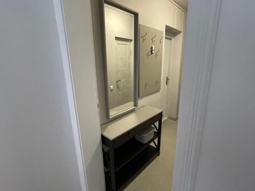 Vonios kambarys apgyvendinimo įstaigoje Apartamentai Rokiškio Senamiestyje