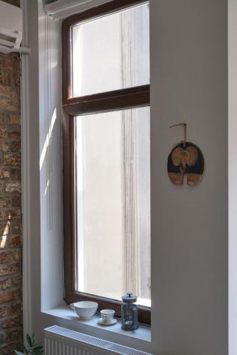 a window with two bowls on a shelf in a room at Sunflower Apartments in Istanbul