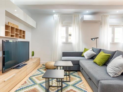 Gorgeous renovated apartment 2BR AC