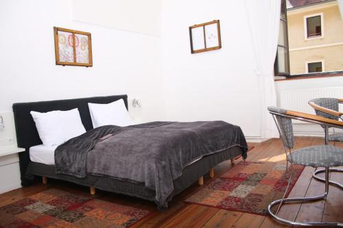 Ein Bett oder Betten in einem Zimmer der Unterkunft Hotel im Stift Neuberg