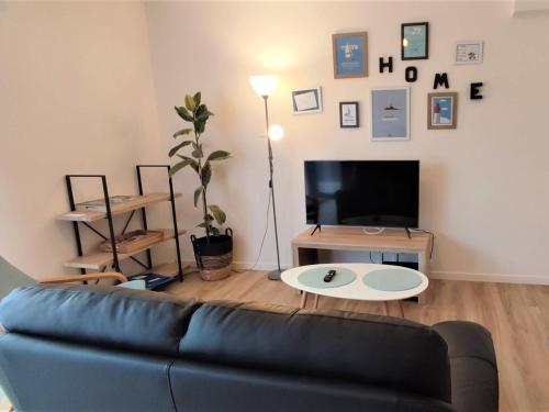 Photo de la galerie de l'établissement Maison 3* avec WIFI, terrasses, proche plage à Trébeurden - FR-1-368-321, à Trébeurden