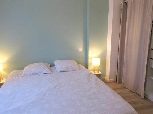 Photo de la galerie de l'établissement Maison 3* avec WIFI, terrasses, proche plage à Trébeurden - FR-1-368-321, à Trébeurden