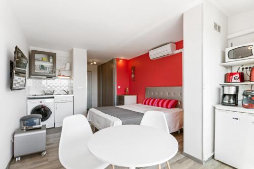 Studio Vue mer panoramique, piscine Port Vénus village naturiste