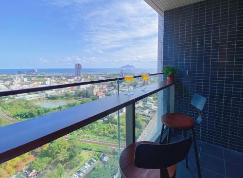 a balcony with two wine glasses on a ledge at Toucheng Coolbreeze Holmestay in Toucheng