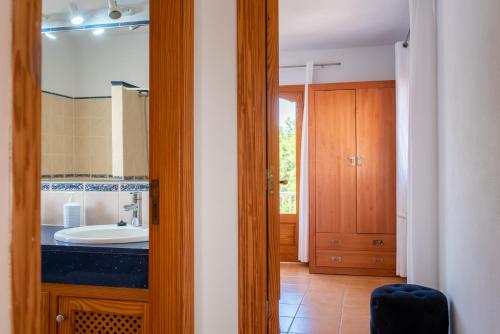 a bathroom with a sink and a mirror at Can Toni in Sant Josep de Sa Talaia