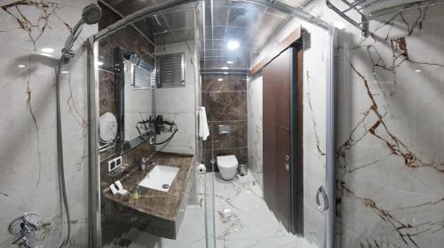 Koupelna v ubytování Kahra Otel