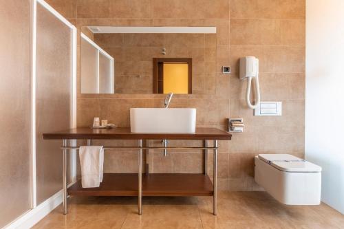 a bathroom with a sink and a toilet at Fuente del Miro in Valderrobres