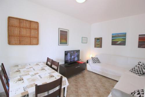 LUCA Ap4, APARTMENT IN FRONT OF THE BEACH