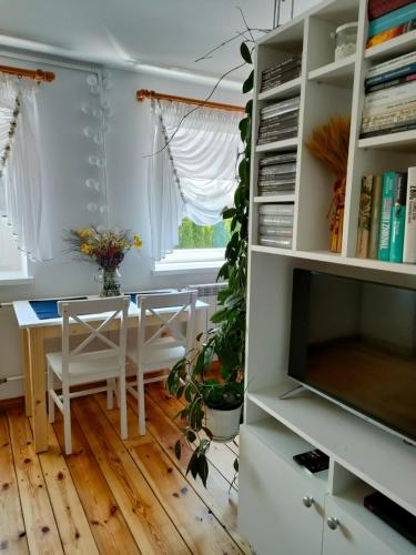 Perpustakaan di apartmen