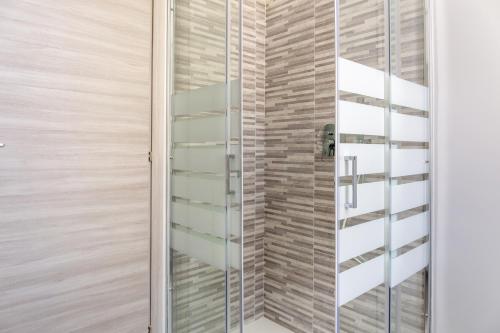 A bathroom at Newly Renovated Loft near Centrale