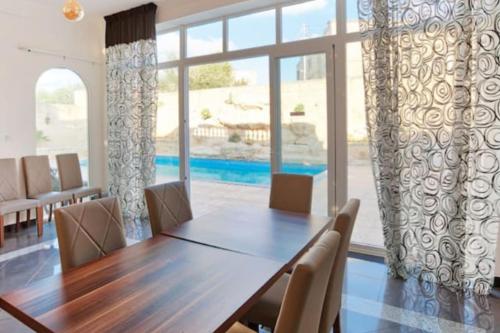 O vedere a piscinei de la sau din apropiere de Velver Mansion, Malta - Luxury Villa with Pool