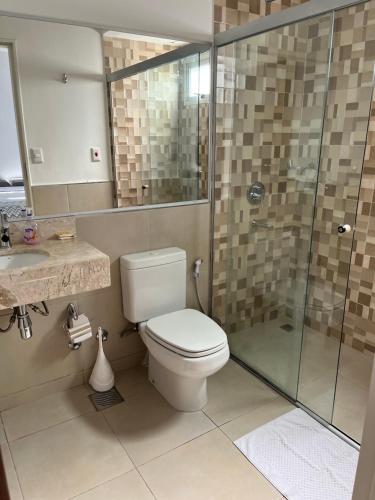 a bathroom with a toilet and a glass shower at Departamento loft con estacionamiento in Asuncion