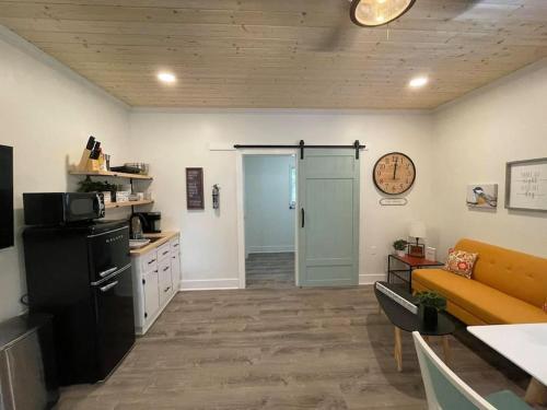 A kitchen or kitchenette at Beautifully Renovated Studio 2 Miles From Marina!
