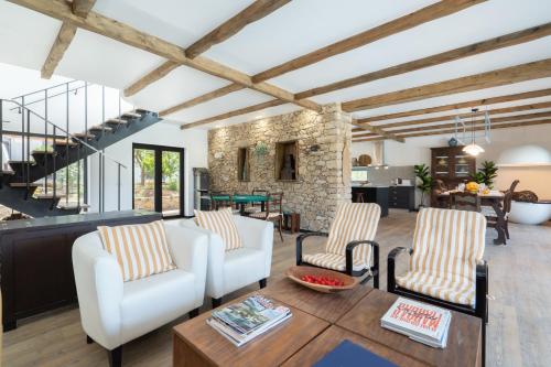 a living room with white chairs and a table at Quinta De Fundevila -quinta privada in Cabeceiras de Basto