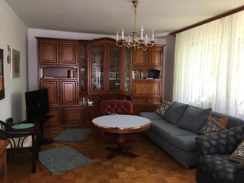 a living room with a couch and a table at Ferienwohnung Immenstaad in Immenstaad am Bodensee