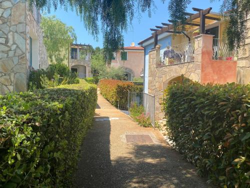 Κήπος έξω από το Le Terme di Casteldoria