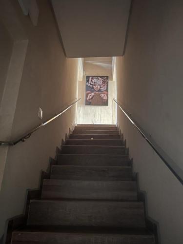 a staircase in a building with a painting on the wall at Suites Stival Centro in Goiânia