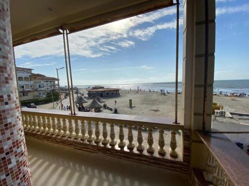 een balkon met uitzicht op het strand en de oceaan bij Villa Teba - Marouf Group in Ras El Bar