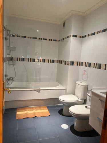 Bilik mandi di Apartamentos vacaciones Rio Lever