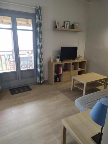 a living room with a television and a table at Eden View in Sotír
