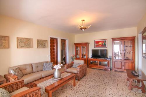 Villa con piscina y vistas al mar - Mar 27 H