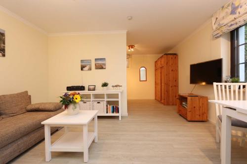 a living room with a couch and a tv at Ferienwohnungen Finja strandnah in Zinnowitz Fewo cc in Zinnowitz