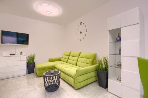 Fotografia z galérie ubytovania Beach Apartment with large terrace 50m from the beach v destinácii Pješčana Uvala