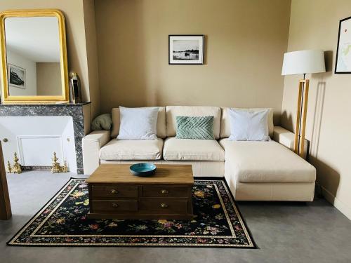 a living room with a couch and a coffee table at Au pied du Chateau de Chaumont sur Loire in Chaumont-sur-Loire