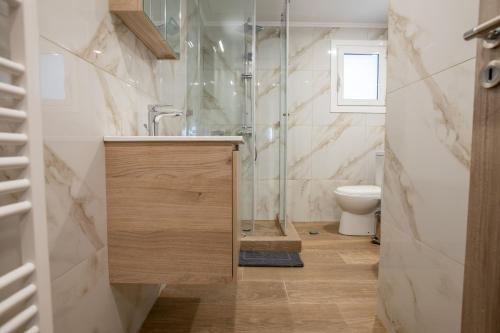 Ванна кімната в Raise Kifisias Serviced Apartments