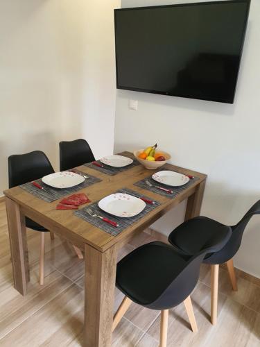 Φωτογραφία από το άλμπουμ του Perama View Apartments στην Ελεούσα