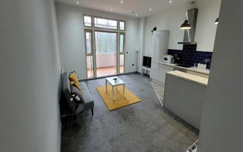 Svetainės erdvė apgyvendinimo įstaigoje Doncaster City Centre Deluxe Whole Apartment sleeps 4 D2