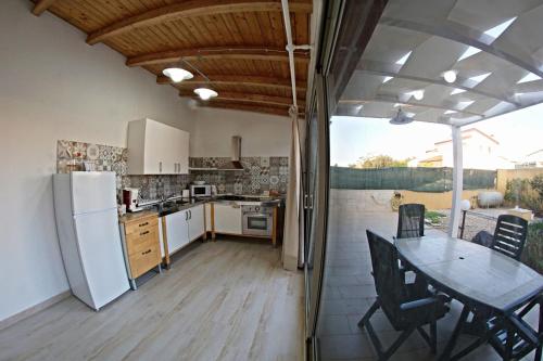 Kuchyň nebo kuchyňský kout v ubytování Holiday House Villa AleGiù Marzamemi