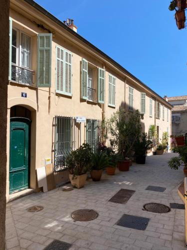 LE SUQUET, OLD TOWN, CANNES CENTER, 2 rooms appt, public parking