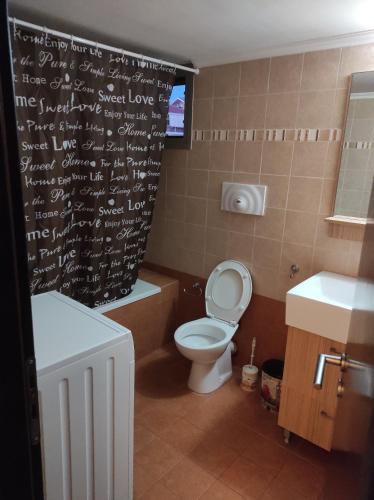 Bilik mandi di Moiras apartments