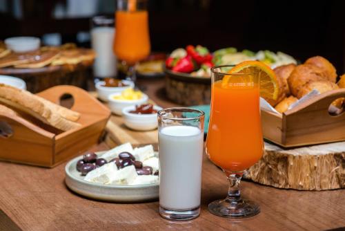 a table with a plate of food and two glasses of milk at Hotel Pazari & Apartments in Korçë