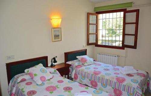 מיטה או מיטות בחדר ב-Nice Home In Llub With Wifi