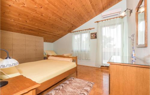 Postelja oz. postelje v sobi nastanitve Awesome Apartment In Jadrija With 1 Bedrooms, Wifi And Outdoor Swimming Pool