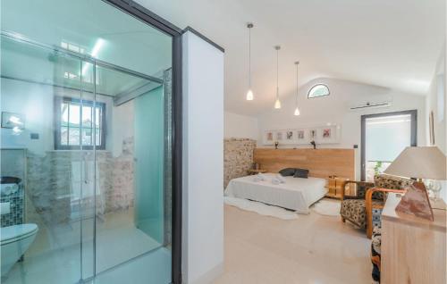 a room with a glass door leading to a bedroom at Beautiful Home In Tkon With Outdoor Swimming Pool in Tkon