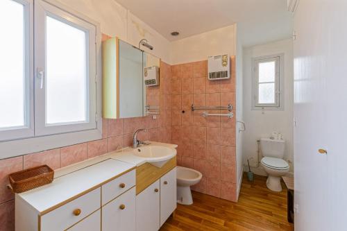 Kúpeľňa v ubytovaní Toki Eder Anglet - Terrasse - Jardin - Océan - 4 chambres