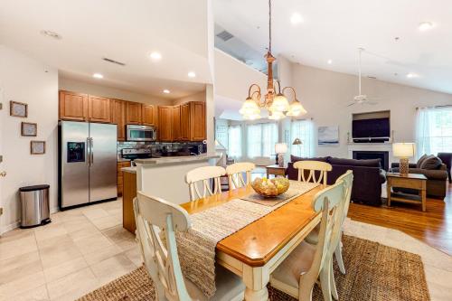 Η κουζίνα ή μικρή κουζίνα στο Bear Trap --- 120B Willow Oak