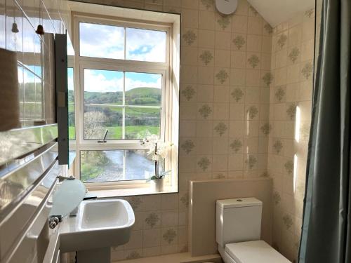 Koupelna v ubytování Aberhiriaeth Hall - Country House By River Dyfi
