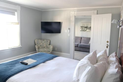 Ένα ή περισσότερα κρεβάτια σε δωμάτιο στο Emerson Inn By The Sea