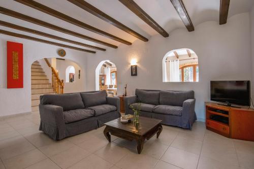 Villa Escocia by Aguilarent